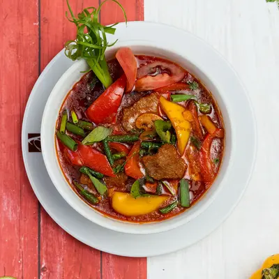 Beef with Red Curry Sauce